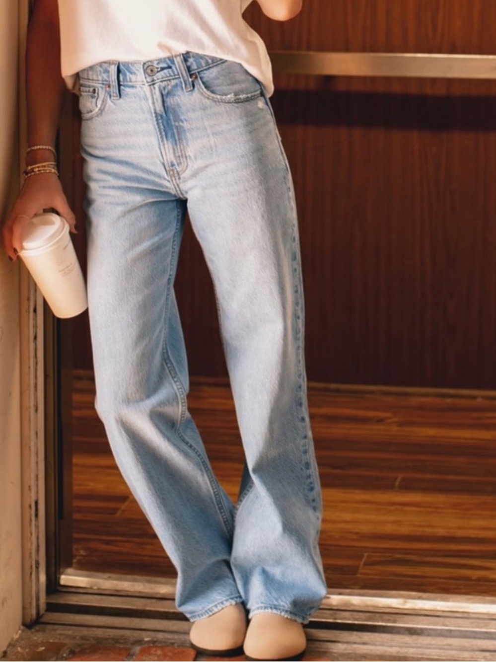 Abercrombie & Fitch The Loose High Rise Light Wash Jeans 29/8